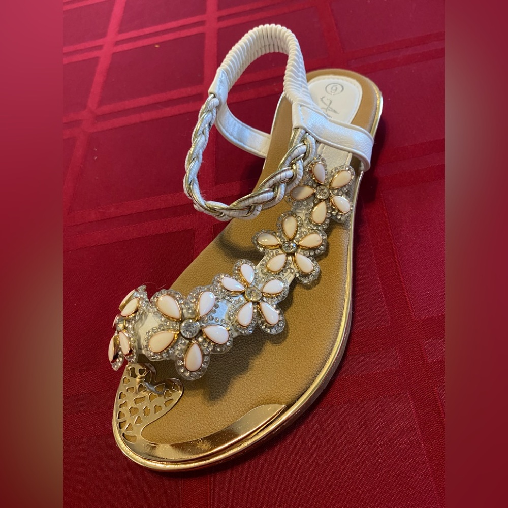 New Sz6 thong sandals with gold trim and bling.